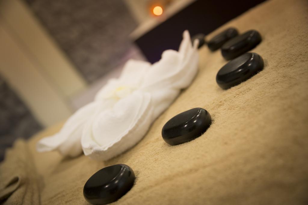 Novotel Abu Dhabi Al Bustan Exterior foto Hot stone massage